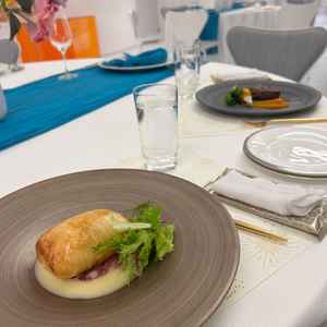 試食会の鯛のパイ包みと和牛