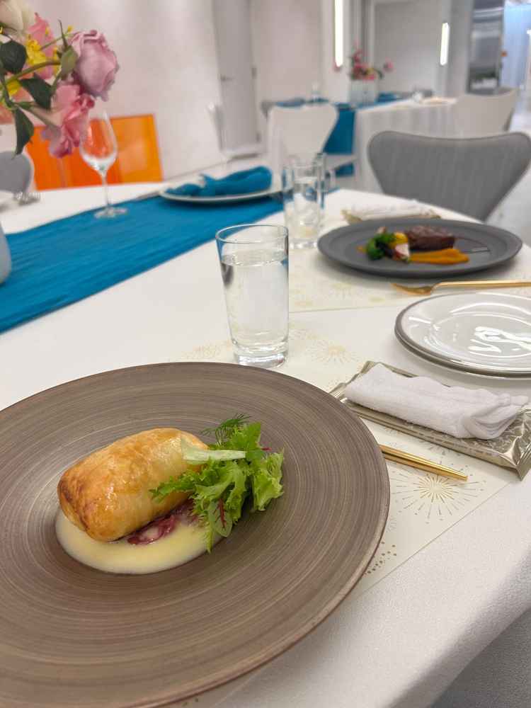 試食会の鯛のパイ包みと和牛