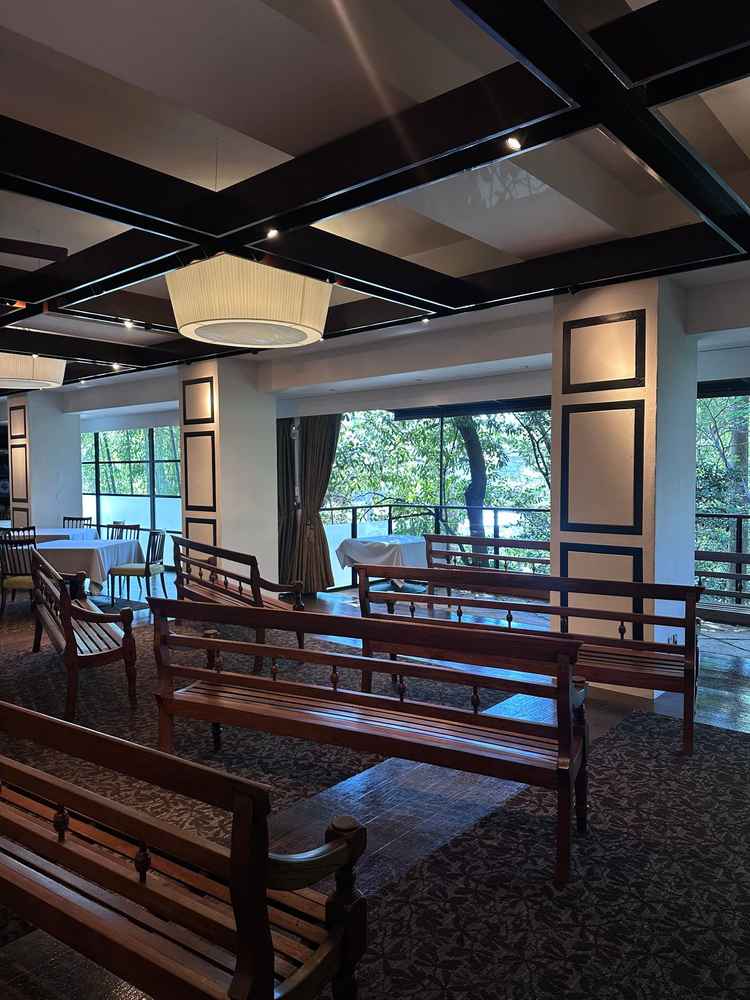 披露宴会場は思っていたより広さはなかったですが窓が大きくテラスもあるため圧迫感は感じませんでした。