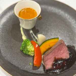 3万円相当の試食は彩りがあり温かいお皿で提供していただきました。スープが美味しかったです。