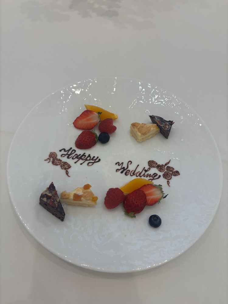 見学時に試食したデザートの写真。実際はデザートビュッフェで、その中から2種類抜粋いただきました。