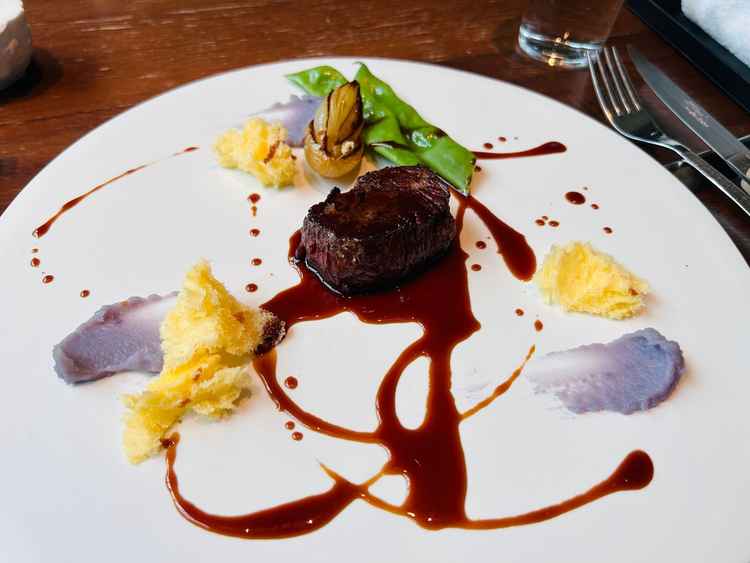 試食は下から2番目のコースのメニューをいただきました。盛り付けの色使いが美しいです。