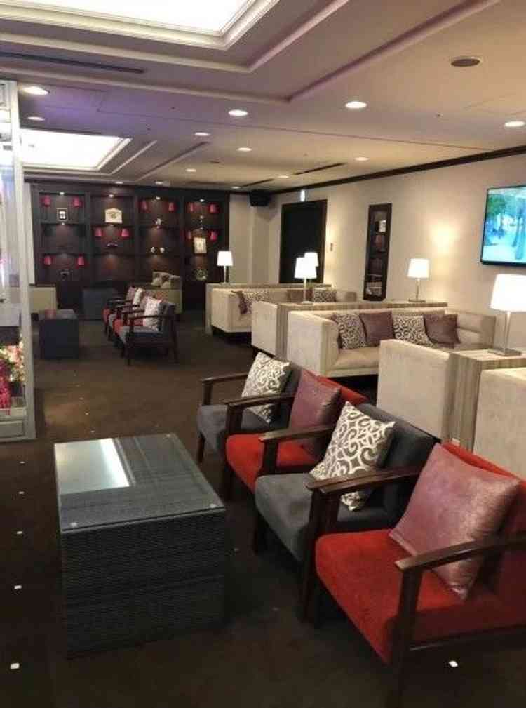 待合室は席が多く友人が楽しめます。