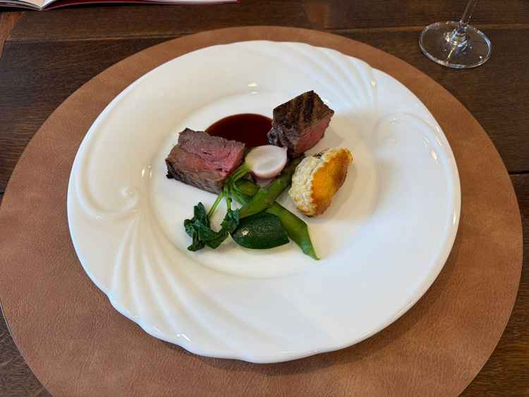 試食会の肉料理。