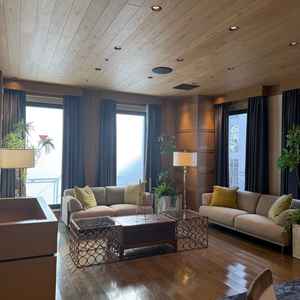 披露宴会場の中にくつろげるスペースもありました！