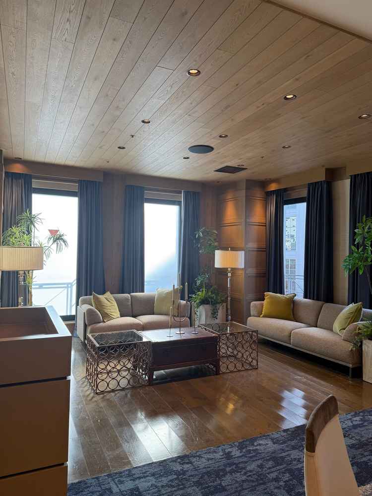 披露宴会場の中にくつろげるスペースもありました！