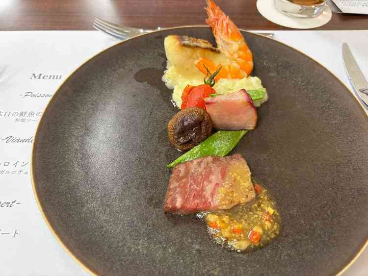 お料理はお肉が美味しかったです。