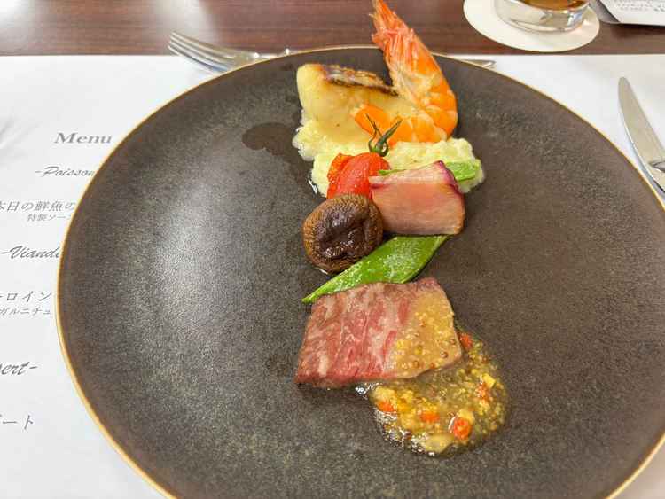 お料理はお肉が美味しかったです。