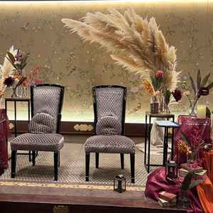 披露宴会場。この花の量で16万程度。建物が雰囲気あるので、装飾はほとんどなくても素敵。