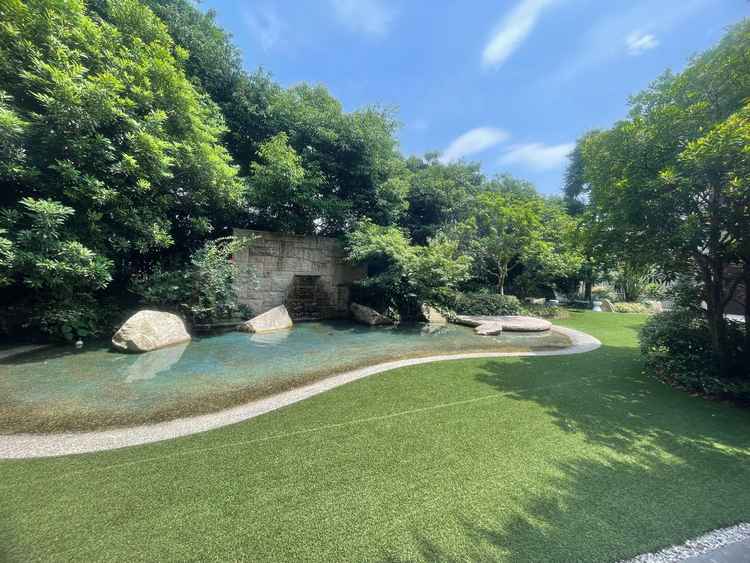 ホテルの外観とは想像できない、自然に溢れたガーデンテラスもありました