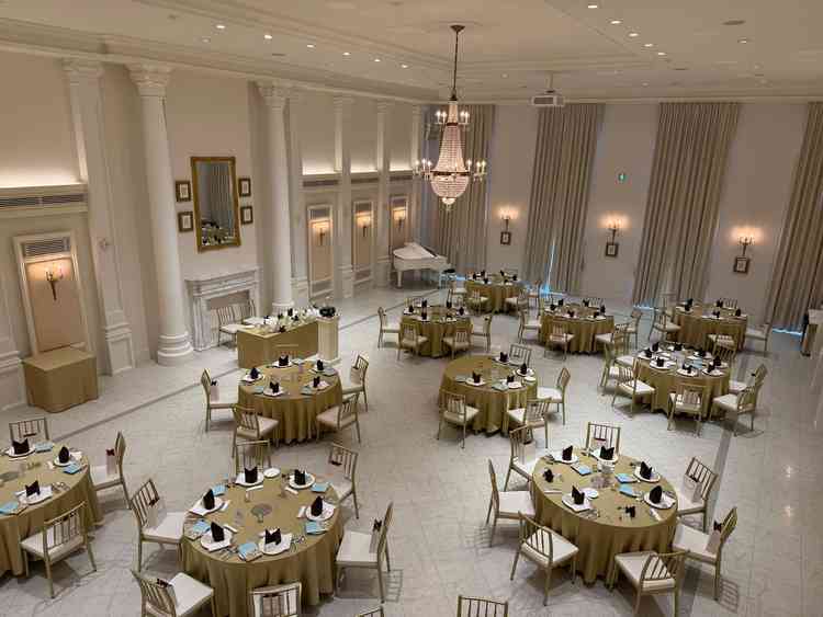 大階段は思ったよりも高さが低めでしたが、ゲストからもみやすく配慮されていました。