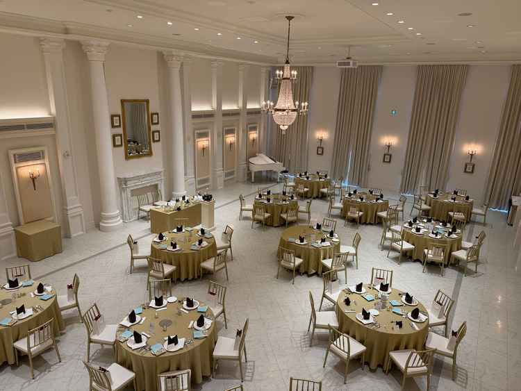 大階段は思ったよりも高さが低めでしたが、ゲストからもみやすく配慮されていました。