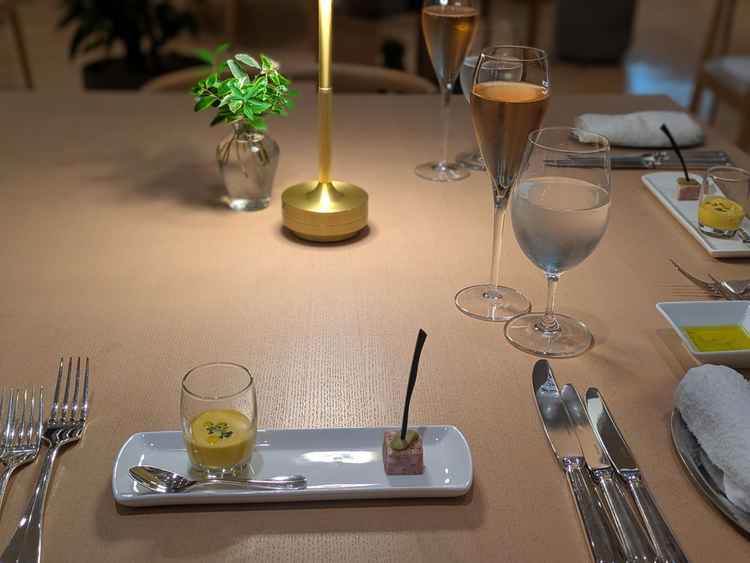 前菜から1皿ずつ提供される試食コース