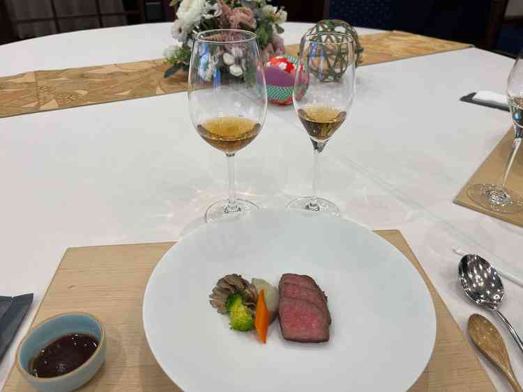 料理のランクでは1番上のコースで提供される和牛です。低温調理のためやわらかく食べやすかったです。