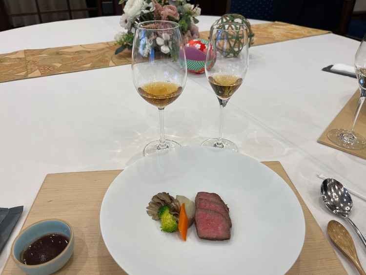 料理のランクでは1番上のコースで提供される和牛です。低温調理のためやわらかく食べやすかったです。