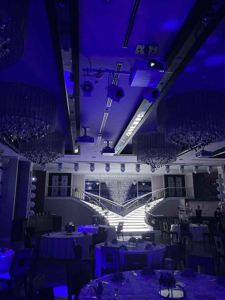 披露宴会場の演出がすごく、自身のオリジナリティーを発揮できる演出が可能そう