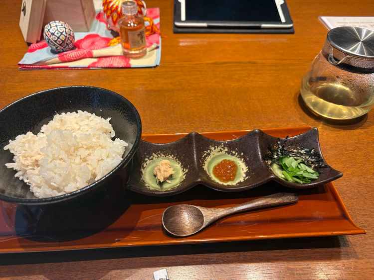 鯛めし単体で食べても美味しいし、出汁をかけてお茶漬けのアレンジもできるのがいいです。