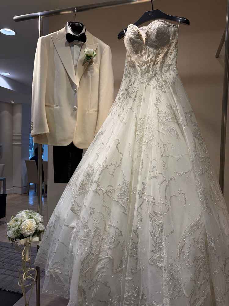 ドレスの写真。キラキラの韓国風ドレスをはじめとしたたくさんのドレスがあり、心躍りました。