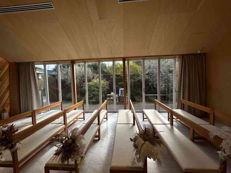 挙式会場（少人数向け:横から）