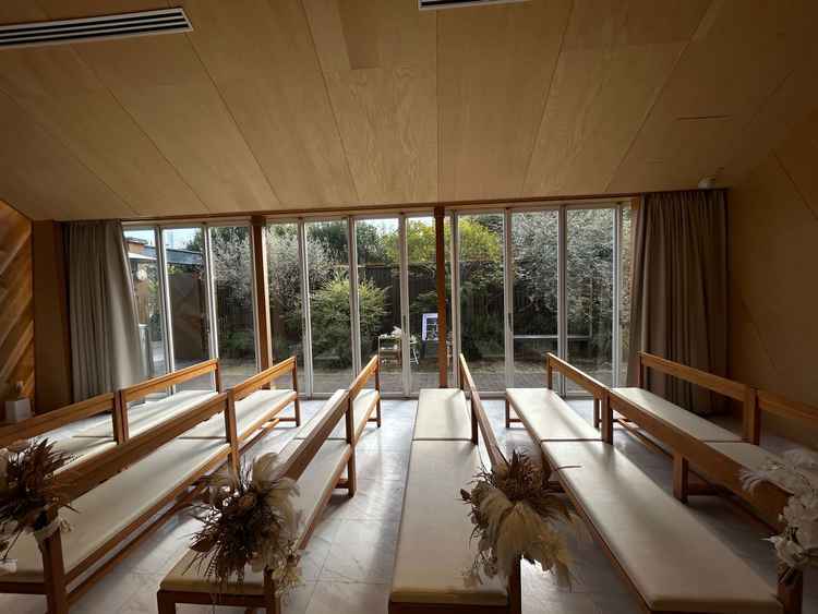 挙式会場（少人数向け:横から）