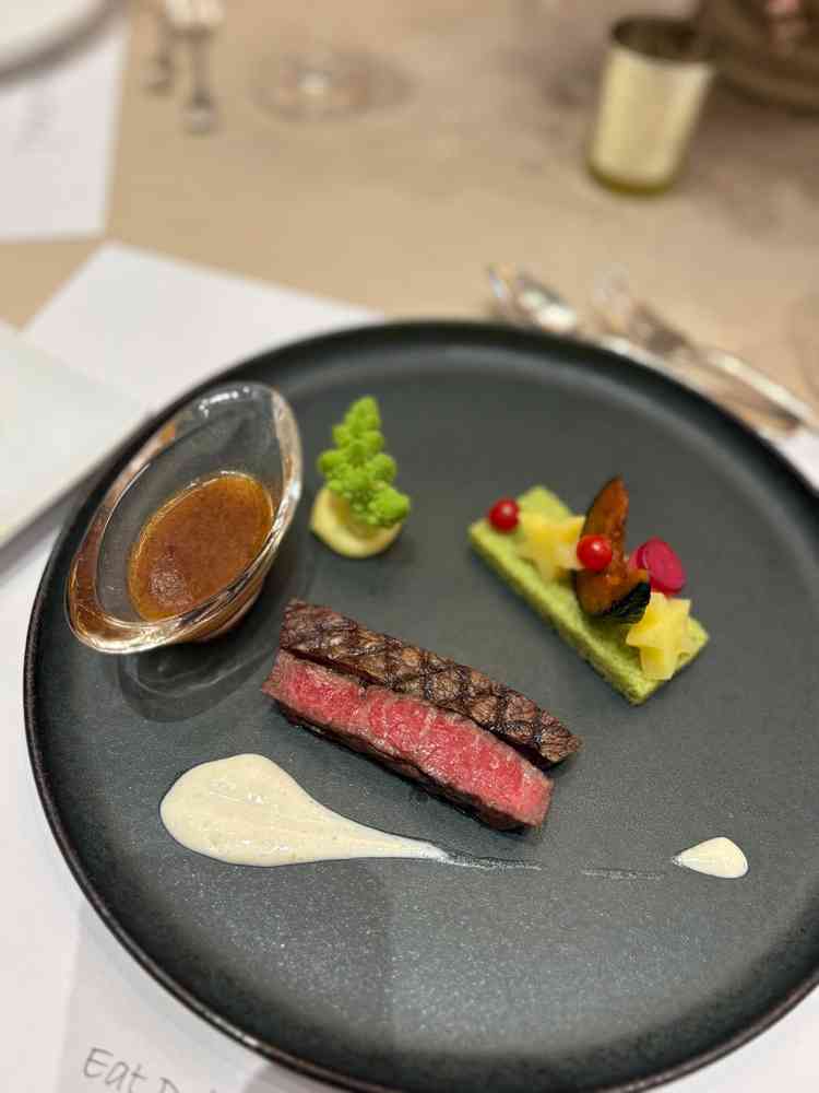 食事はソースから選べるなど、ゲストに合わせてアレンジできる点がよかったです。とても美味しかったです。