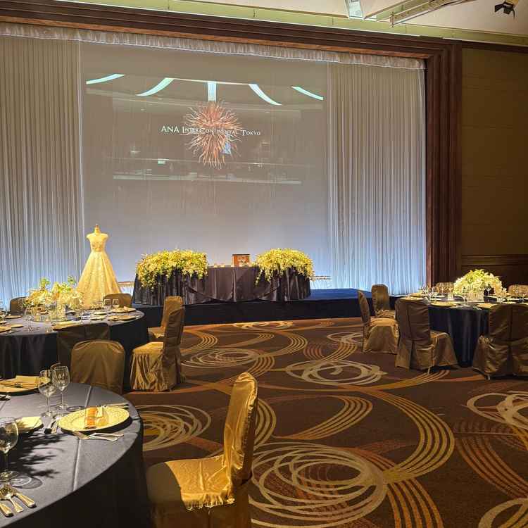 1番広い披露宴会場です。とても広く、車を入れても余るらしいです。