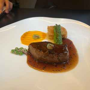 牛フィレ肉の試食をいただきました。とても美味しく、安めのコースのお肉と伺い驚きました。