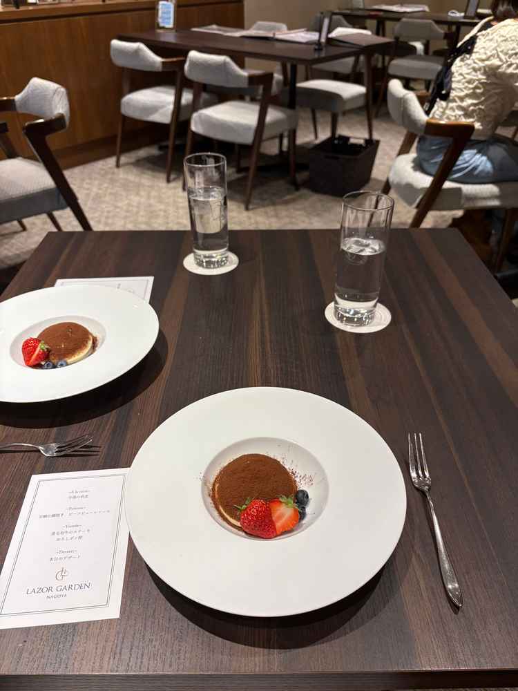 試食（デザートのティラミス）