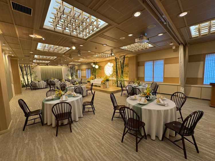 披露宴会場1つ目です。とても明るい印象がありました。