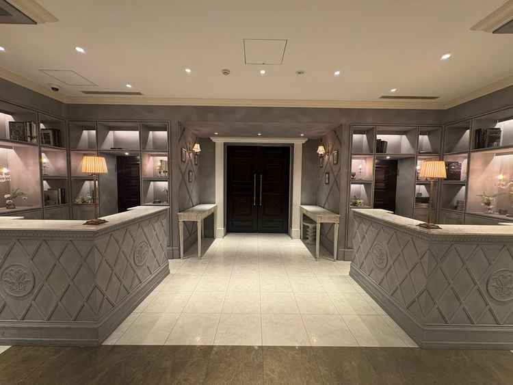 新郎新婦それぞれの受付です。分かれていることによって新郎新婦それぞれの好きなものを置いたりできます。