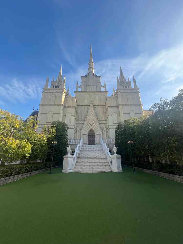 チャペルの外観。圧倒的すぎました。まるで夢の国にいるかのような外観で、ここで写真を撮りたいです。