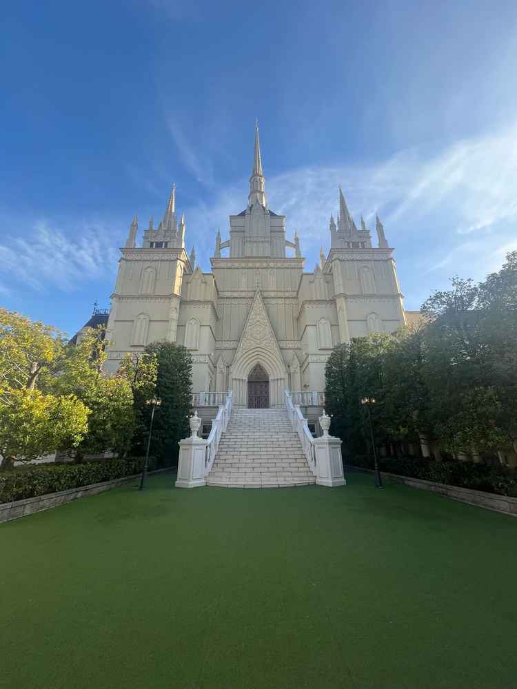 チャペルの外観。圧倒的すぎました。まるで夢の国にいるかのような外観で、ここで写真を撮りたいです。