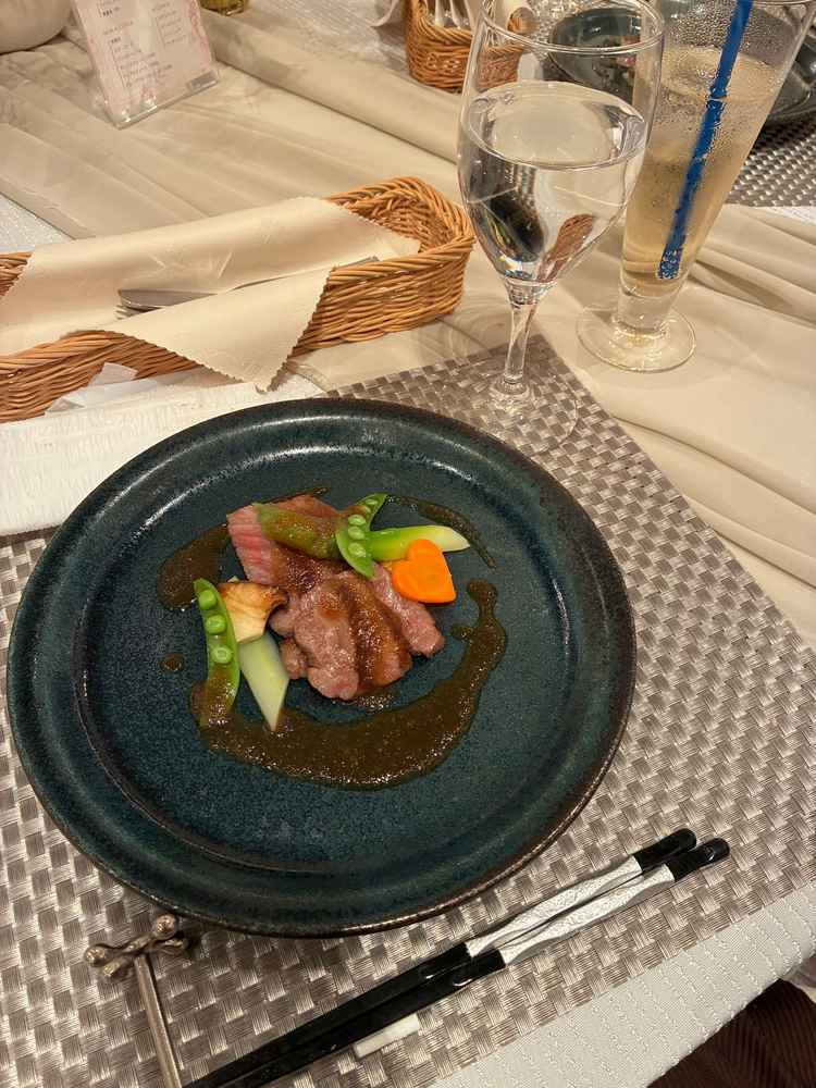 試食のメイン。フルコースでとても美味しかった。