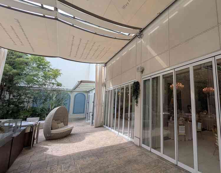 披露宴会場からガーデンへシームレスに移動可能です。デザートビュッフェなど楽しそうです。