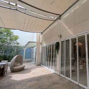 披露宴会場からガーデンへシームレスに移動可能です。デザートビュッフェなど楽しそうです。