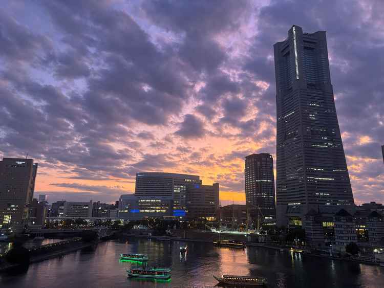 披露宴会場のベランダから見える夕方の景色がとても素敵でした。