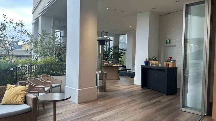 入場前に一呼吸できる場所