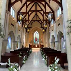 チャペルの写真。席は可動式のため少人数対応も十分できる。