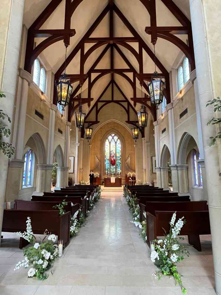 チャペルの写真。席は可動式のため少人数対応も十分できる。