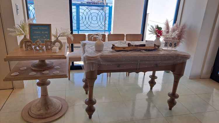 ゲストをお迎えするのが楽しみになりそうな広々とした受付