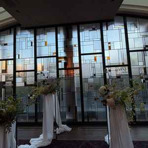 挙式会場。上の方がすりガラスなため、天候に影響されにくいそうです。