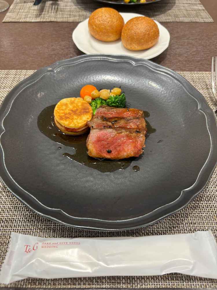 試食。パンもついてきて美味しかったです。
