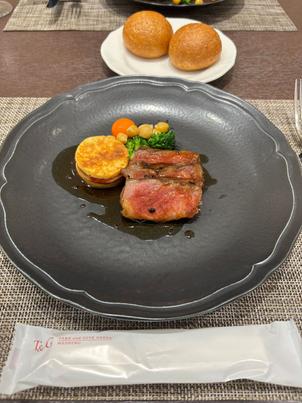 試食。パンもついてきて美味しかったです。