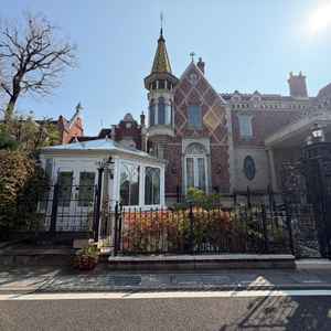 住宅街にあるが、敷地が広く春以降であれば一切外の世界は見えなさそう。