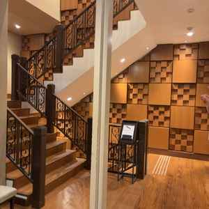 チャペルは2階で、エレベーターか素敵な階段で移動できます。特に階段は前撮りしたいほど魅力的でした。