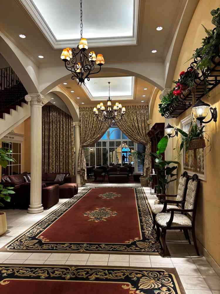 式場に入った時の景色。海外の高級なホテルに来たかのような感覚になりました。とても気に入りました。