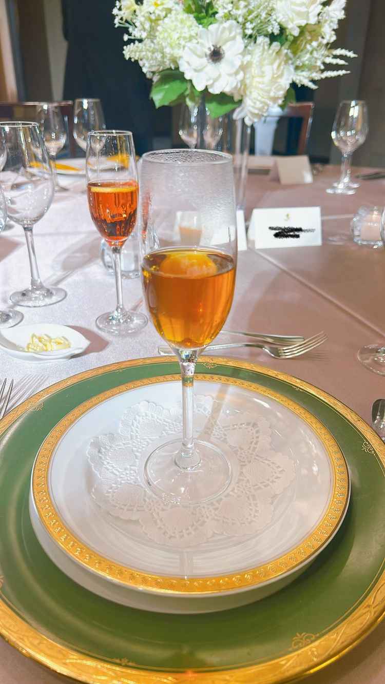 コンソメスープは想像の味と違い、牛肉の旨みが詰まっていました。