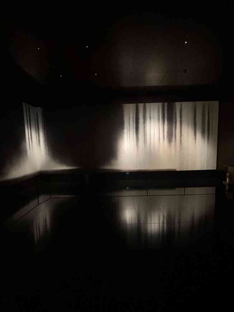 滝のような背景