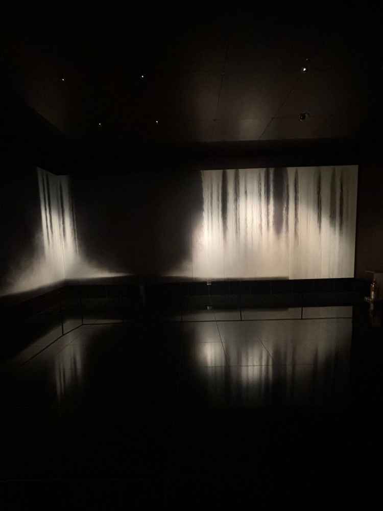 滝のような背景