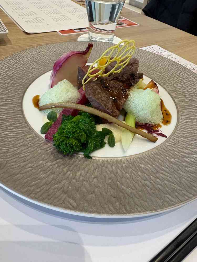 三浦野菜を使ったお肉料理。ボリュームがありとても美味しかったです